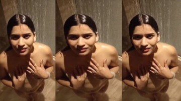 Desi Girlfriend Sucking Cock After Shower Viral Sex