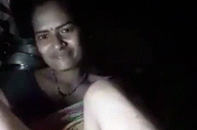 Dehathi maid exposing boobs – Desivdo
