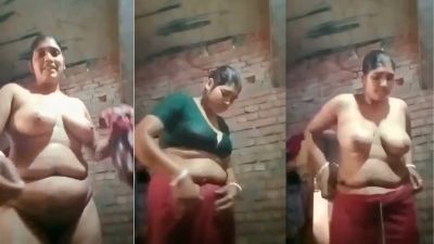 Nude desi Bhabhi records her MMS for her Devar
