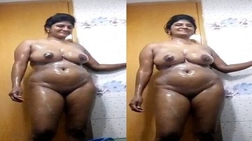 MILF Nude Bath And Video Call Sex In Bedroom