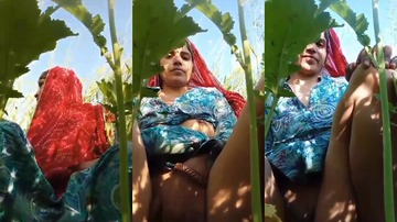 Rajasthani Village Aunty Fingering Her Pussy In Jungle MMS