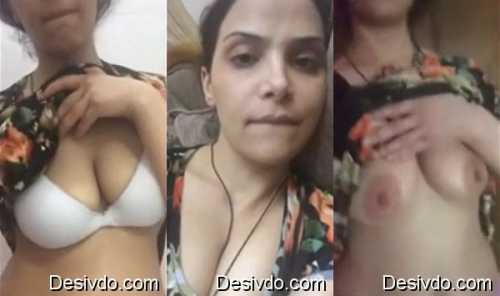 Sexy indian girl showing her nude