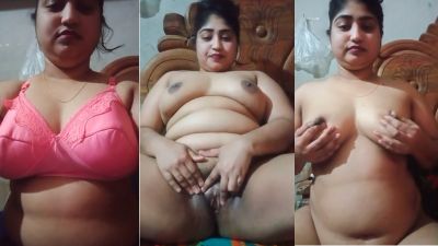 Nude Indian lady exposes her naked body and fingers pussy