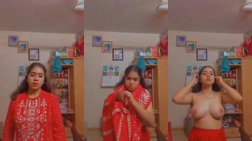 Busty Girlfriend Showing Big Boobs For Lover Porn