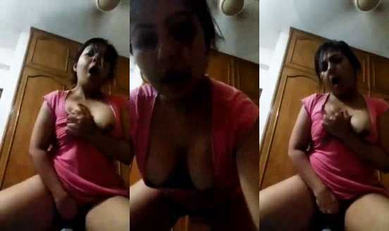 Horny Milf Moaning And Fingering XXX Video