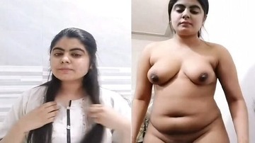 Beautiful Girl Showing Big Boobs And Hot Pussy Sex