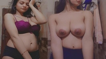 Desi Sexy Escort Girl Showing Hot Boobs And Pussy Sex