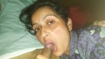 Lady asks her husband to record her first blowjob MMS
