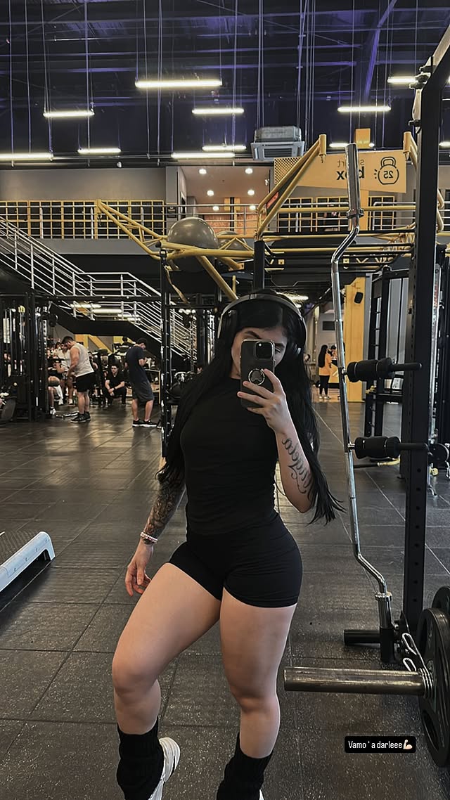 Abby Montana🎬👈