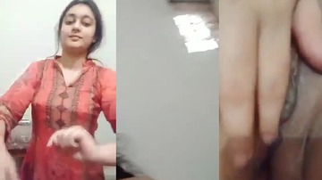 Pakistani Young Gf Pussy Fingering MMS In Bedroom Hot