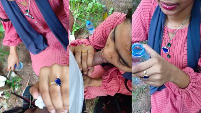 Desi lady sucks a dick in a jungle and records outdoor sex
