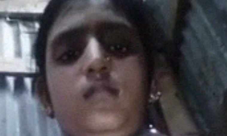 Hot Indian Girl Showing Cute Tits