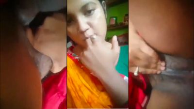 Desi Bangla boudi records her fingering MMS