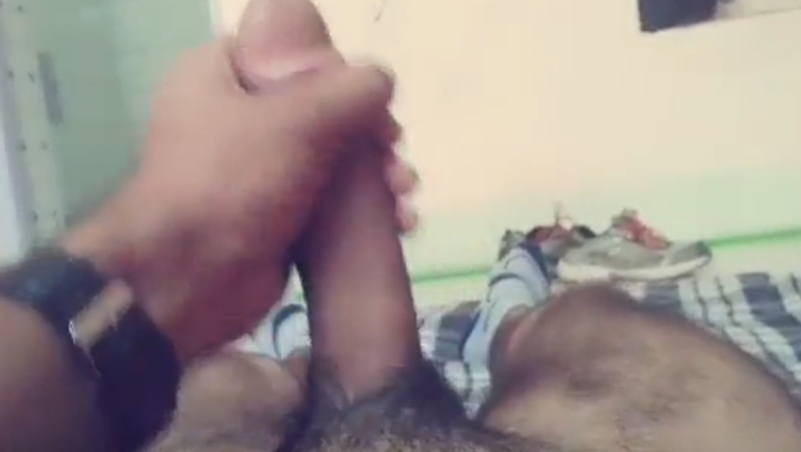 Indian guy’s desi sex video of masturbation on a webcam