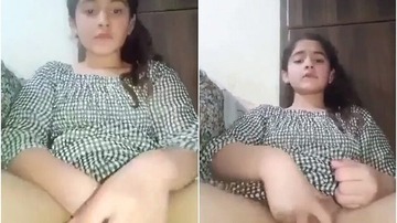 Indian College Girl Fingering Her Cute Pink Pussy – Hot Desi Porn Video