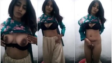 Indian Girl Showing Big Boobs And Rubbing Pussy – Viralmms XXX